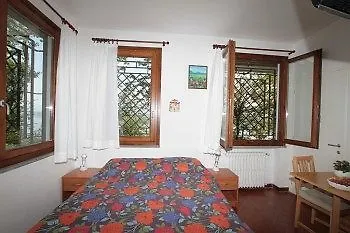 Tana Della Volpe Bed & Breakfast Ispra